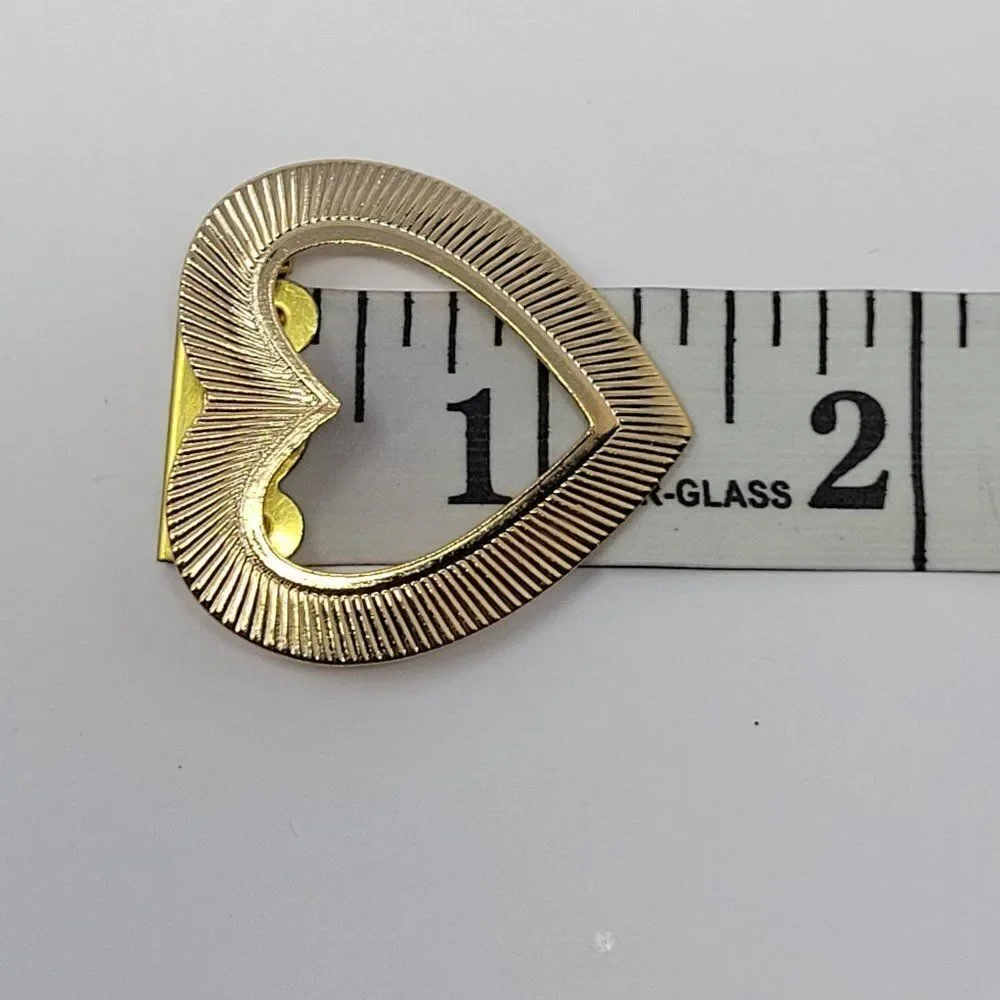 Vintage VALENTINES DAY Gold Tone Etched Heart Brooch Pin Pendant Gift Collectibl